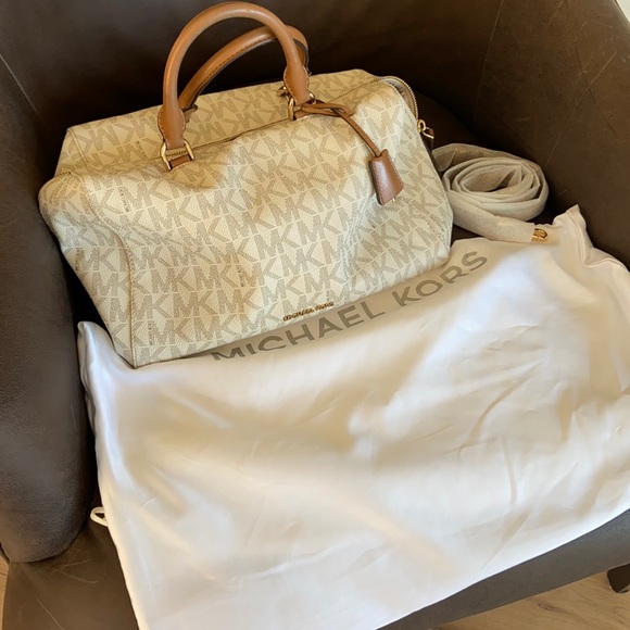 Michael Kors Purse - Picture 7 of 9